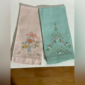 VINTAGE EMBROIDERED NAPKINS
